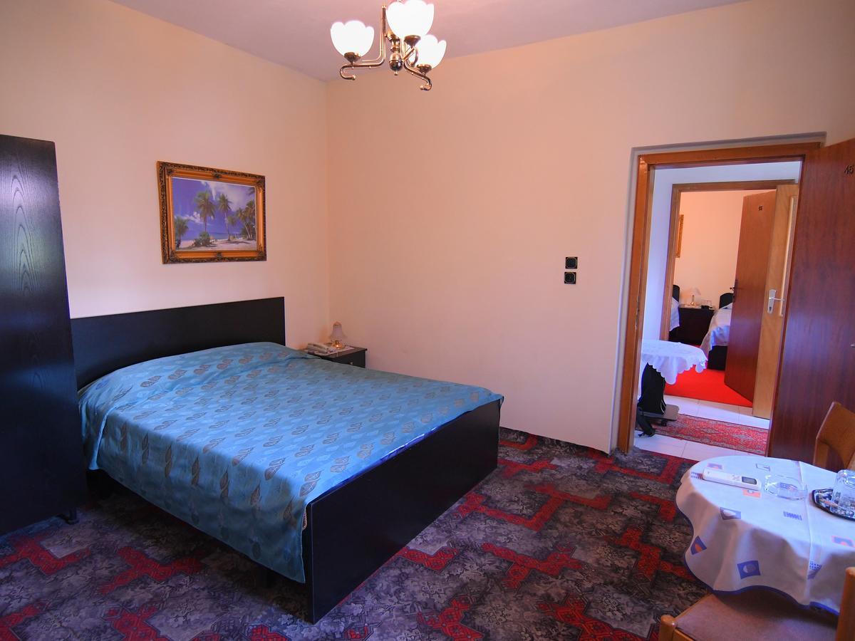 Haxhiu Hotel Tirana